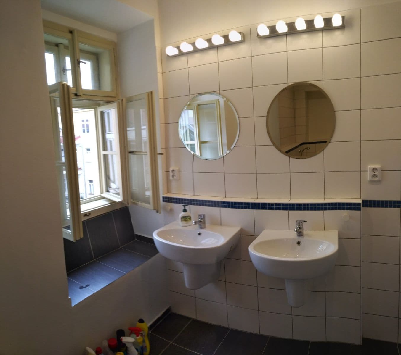 Prenájom bytu 4-izbový 95 m², Kroftova, Praha, Praha Prenájom bytu 4-izbový 95 m², Kroftova, Praha, Praha