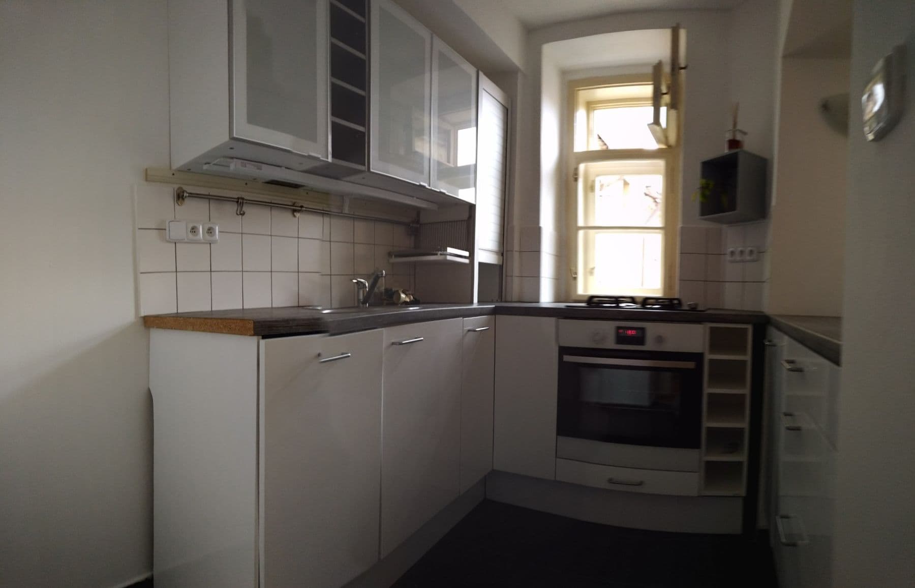 Prenájom bytu 4-izbový 95 m², Kroftova, Praha, Praha Prenájom bytu 4-izbový 95 m², Kroftova, Praha, Praha