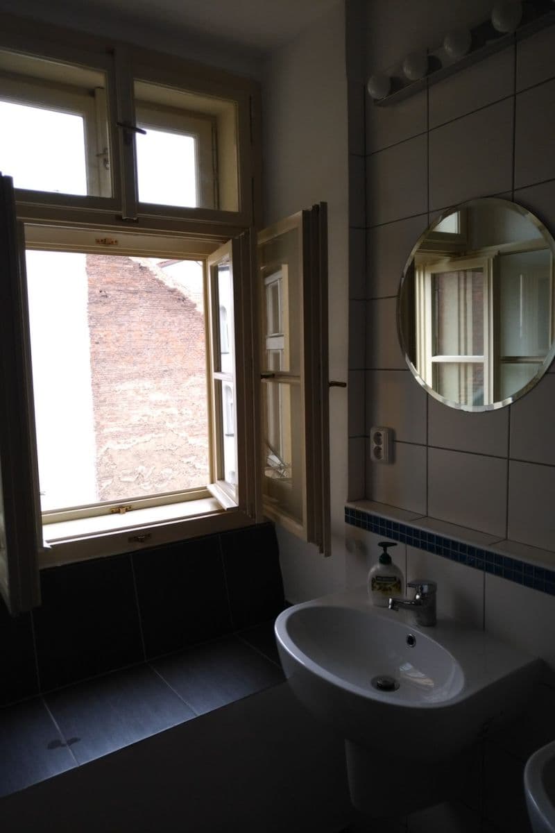 Prenájom bytu 4-izbový 95 m², Kroftova, Praha, Praha Prenájom bytu 4-izbový 95 m², Kroftova, Praha, Praha