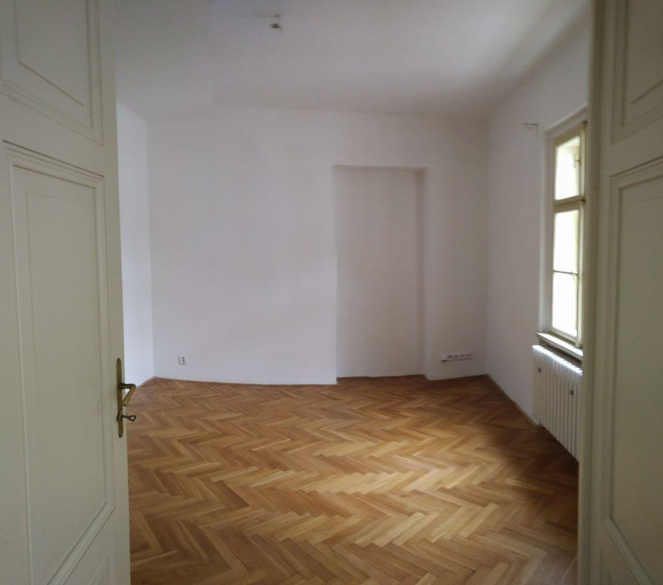 Prenájom bytu 4-izbový 95 m², Kroftova, Praha, Praha Prenájom bytu 4-izbový 95 m², Kroftova, Praha, Praha