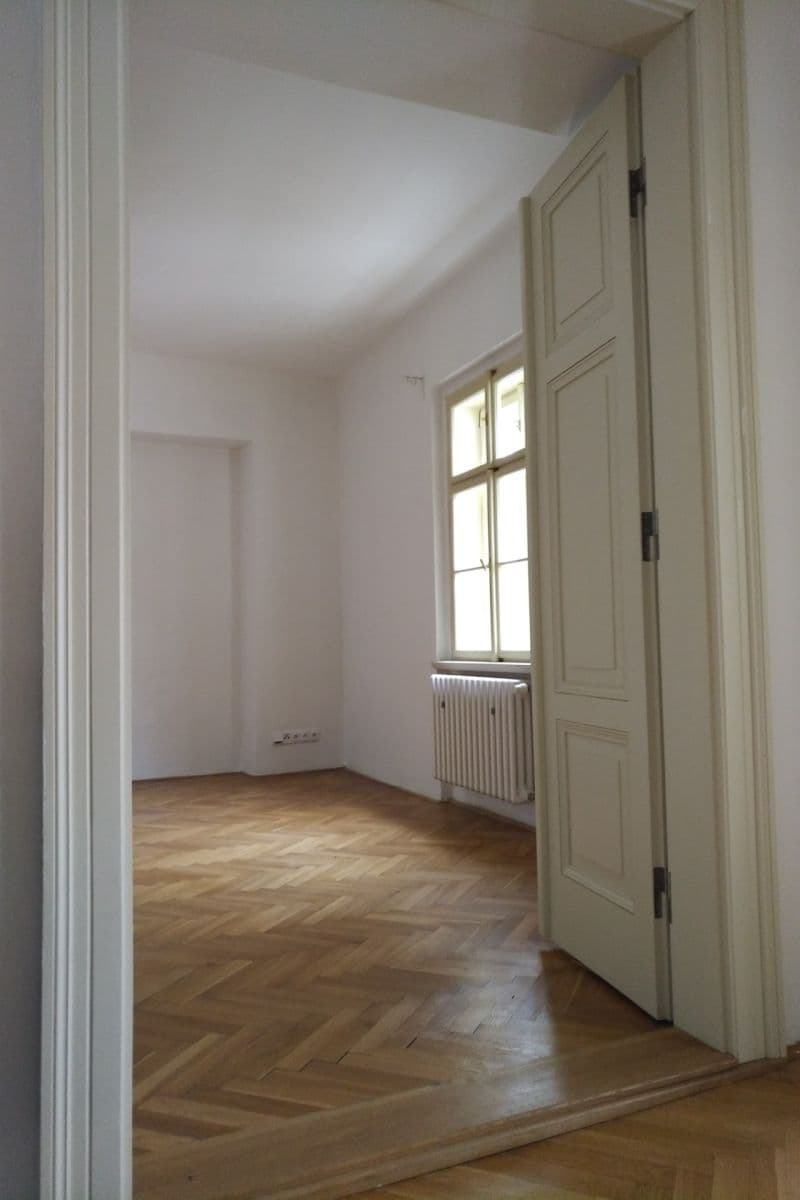 Prenájom bytu 4-izbový 95 m², Kroftova, Praha, Praha Prenájom bytu 4-izbový 95 m², Kroftova, Praha, Praha