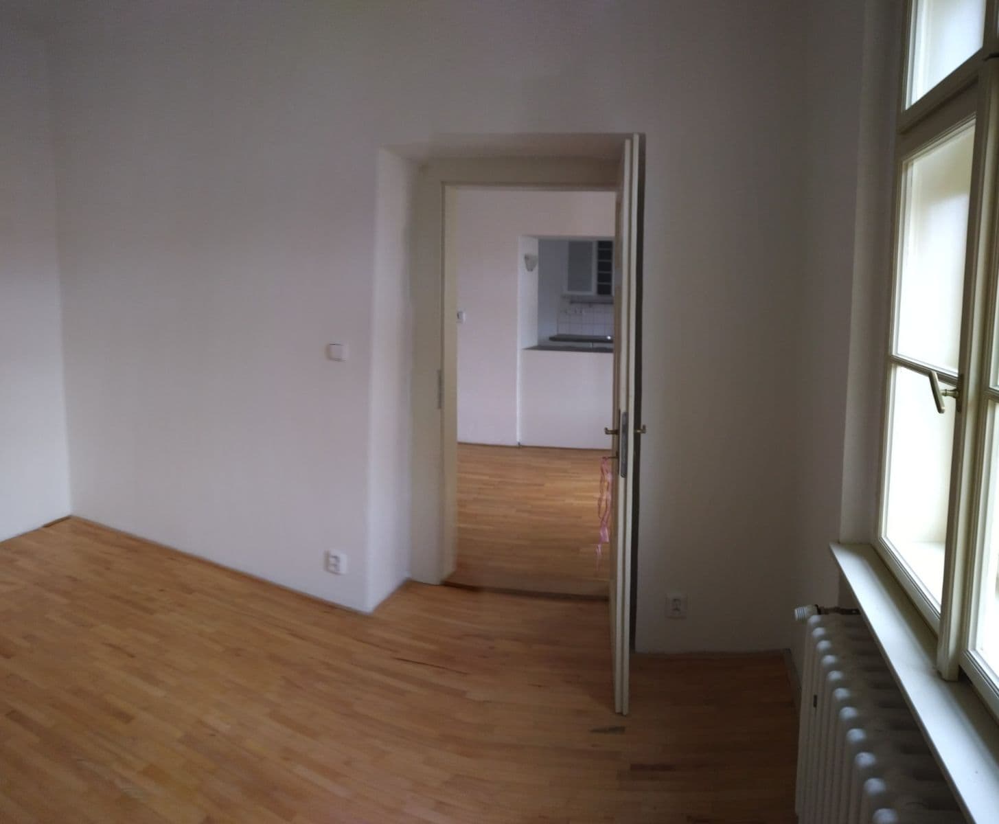 Prenájom bytu 4-izbový 95 m², Kroftova, Praha, Praha Prenájom bytu 4-izbový 95 m², Kroftova, Praha, Praha