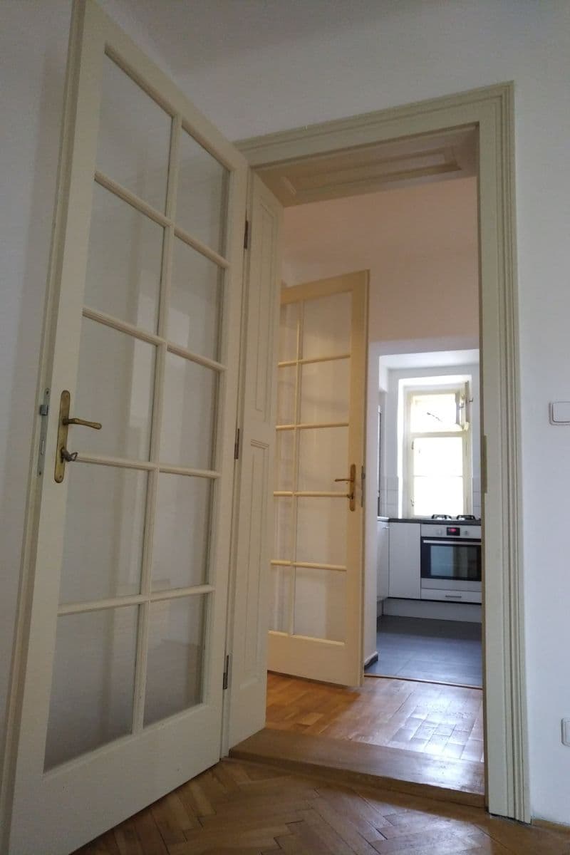 Prenájom bytu 4-izbový 95 m², Kroftova, Praha, Praha Prenájom bytu 4-izbový 95 m², Kroftova, Praha, Praha