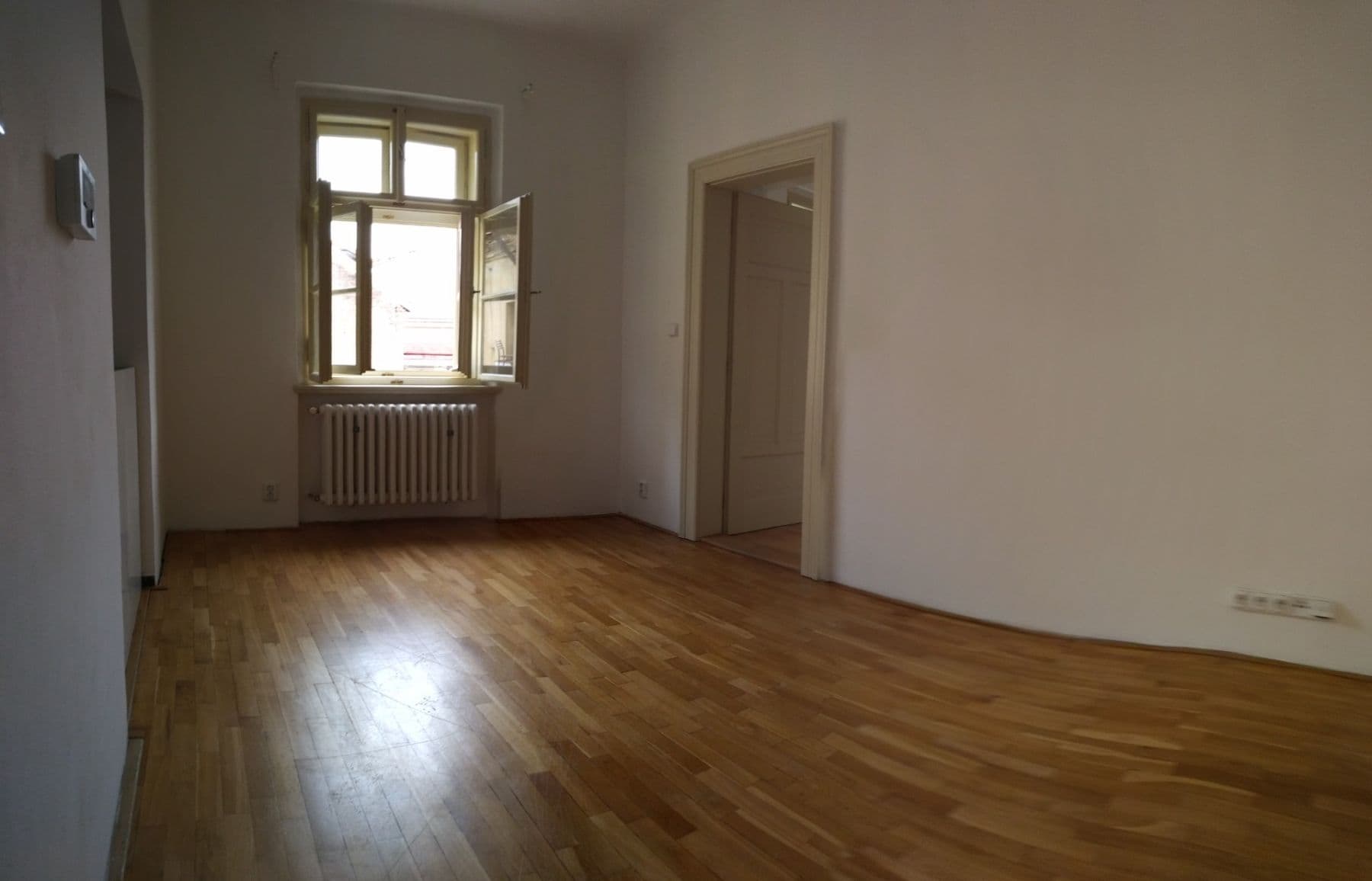 Prenájom bytu 4-izbový 95 m², Kroftova, Praha, Praha Prenájom bytu 4-izbový 95 m², Kroftova, Praha, Praha