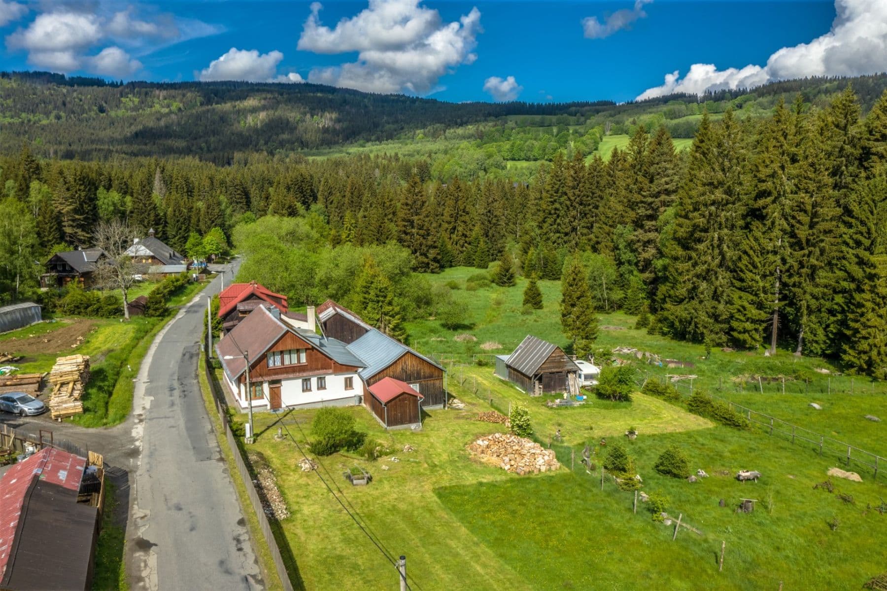 Predaj rekreačného objektu 170 m², pozemek 890 m², Srní, Plzeňský kraj Predaj rekreačného objektu 170 m², pozemek 890 m², Srní, Plzeňský kraj