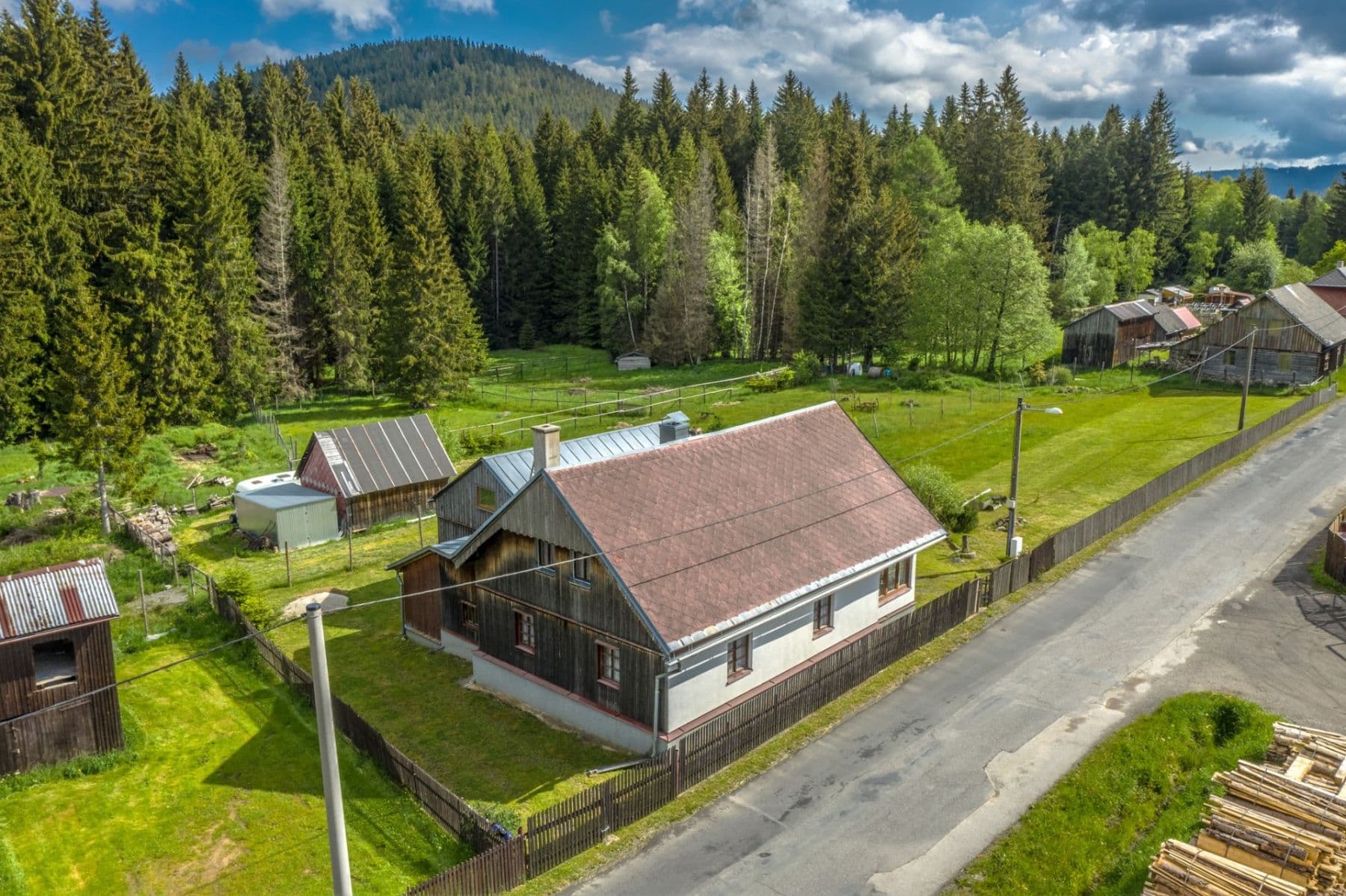 Predaj rekreačného objektu 170 m², pozemek 890 m², Srní, Plzeňský kraj Predaj rekreačného objektu 170 m², pozemek 890 m², Srní, Plzeňský kraj