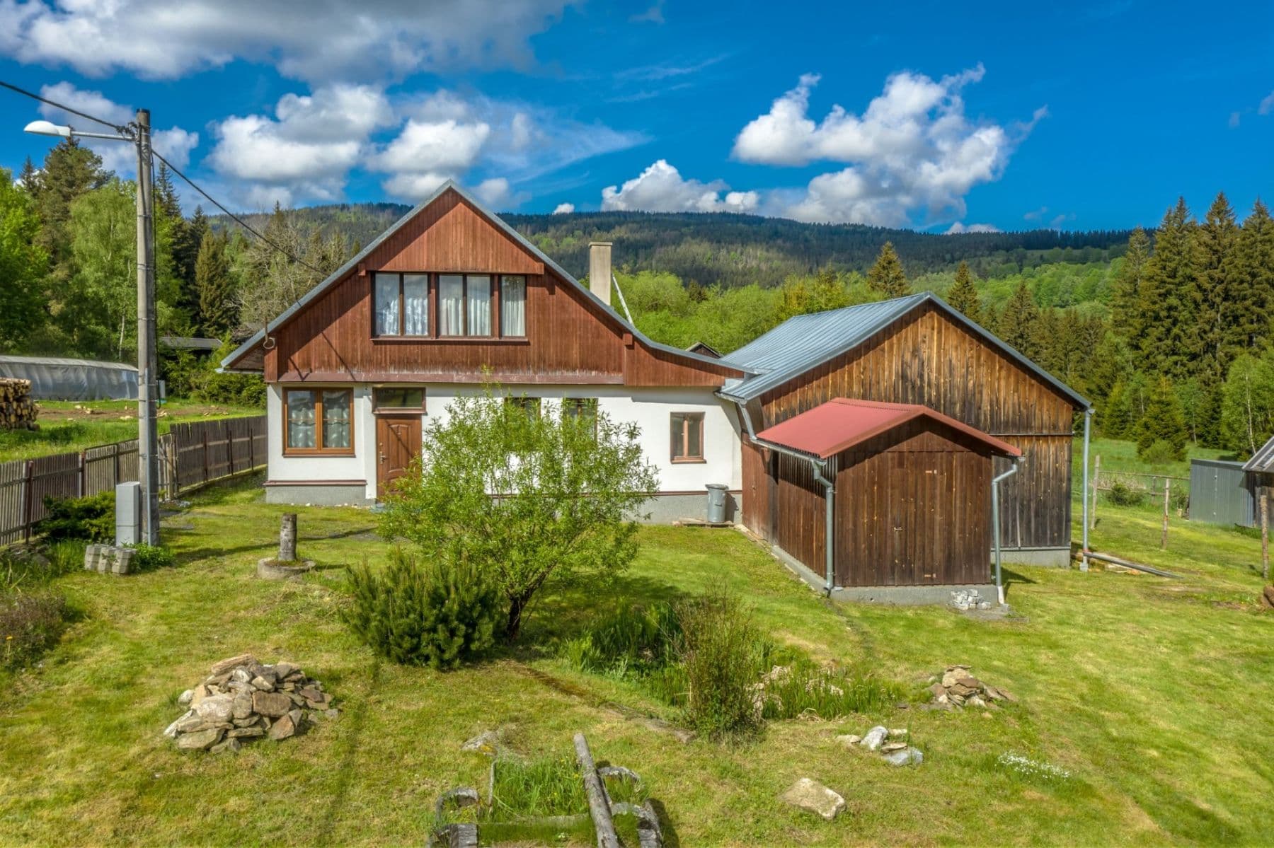 Predaj rekreačného objektu 170 m², pozemek 890 m², Srní, Plzeňský kraj Predaj rekreačného objektu 170 m², pozemek 890 m², Srní, Plzeňský kraj