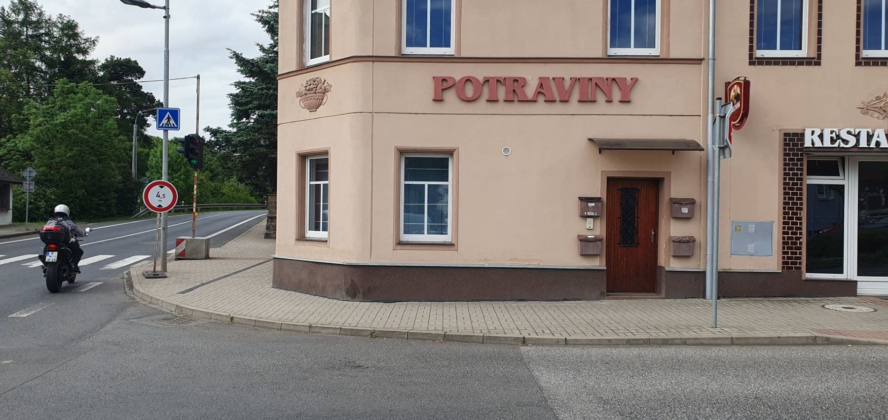 Prenájom nebytového priestoru 76 m², Libouchec, Ústecký kraj Prenájom nebytového priestoru 76 m², Libouchec, Ústecký kraj