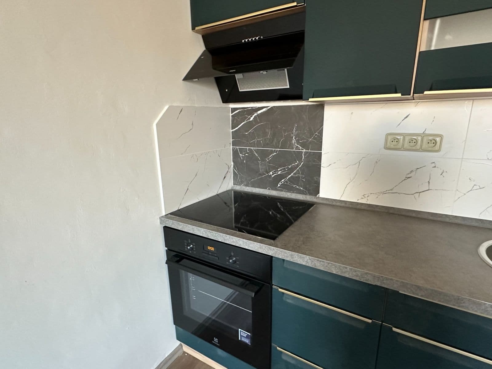 Prenájom bytu 1-izbový 35 m², Brožíkova, Hradec Králové, Královéhradecký kraj Prenájom bytu 1-izbový 35 m², Brožíkova, Hradec Králové, Královéhradecký kraj