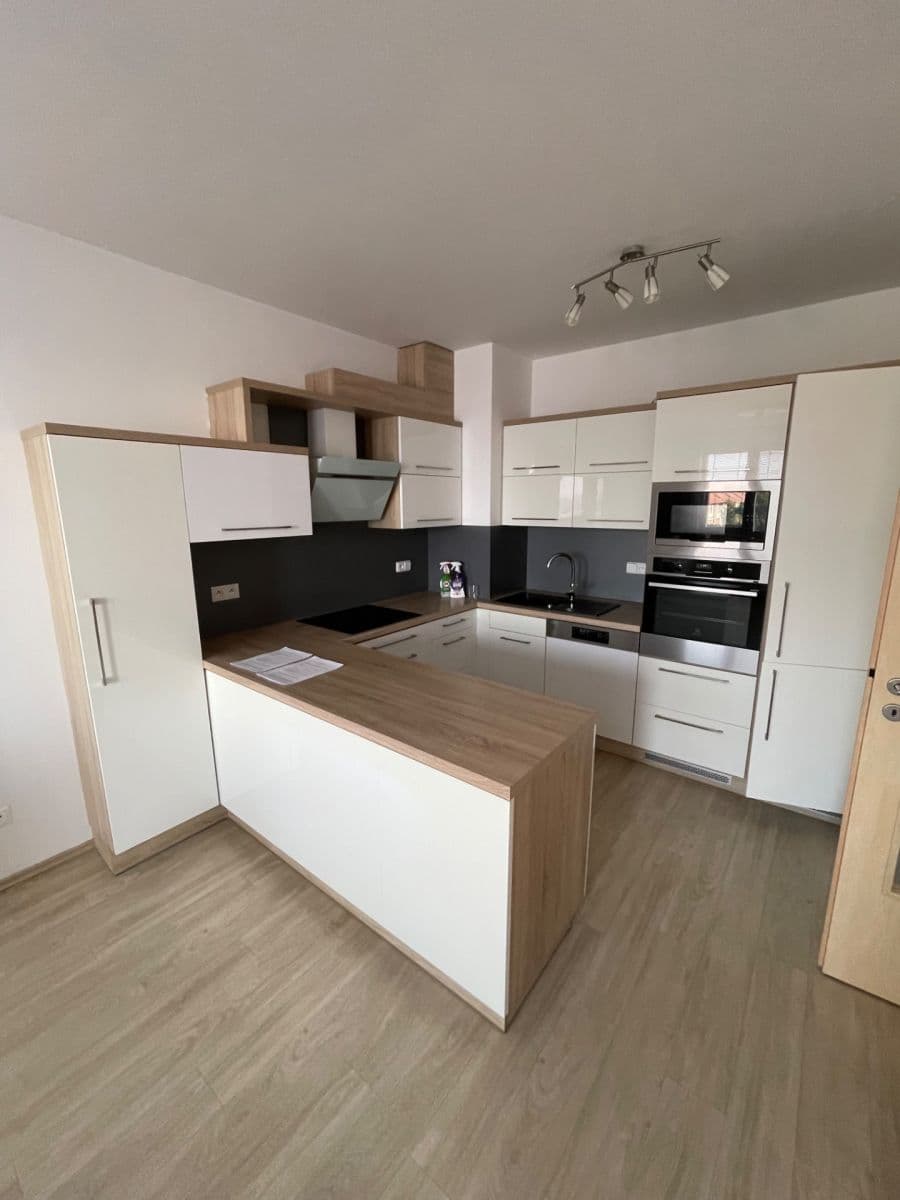 Prenájom bytu 2-izbový 51 m², Zelnice II, Slavkov u Brna, Jihomoravský kraj Prenájom bytu 2-izbový 51 m², Zelnice II, Slavkov u Brna, Jihomoravský kraj