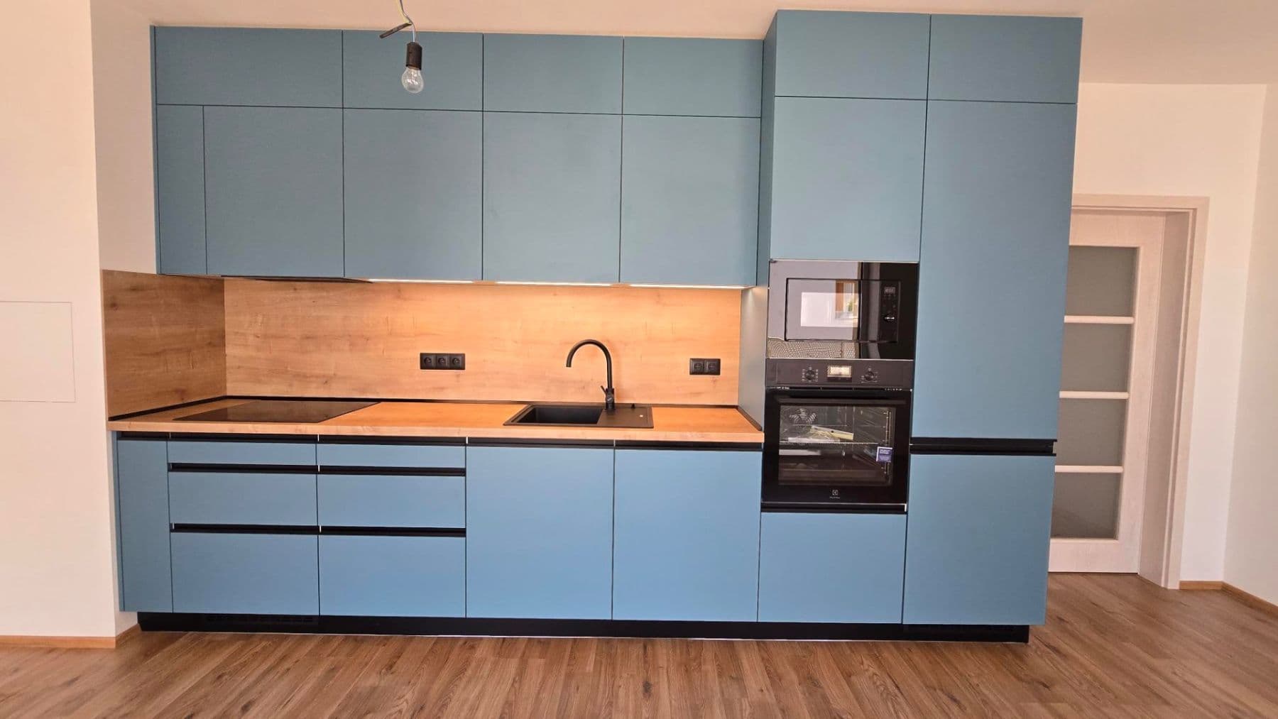 Prenájom bytu 2-izbový 58 m², Nová Tesla, Pardubice, Pardubický kraj Prenájom bytu 2-izbový 58 m², Nová Tesla, Pardubice, Pardubický kraj