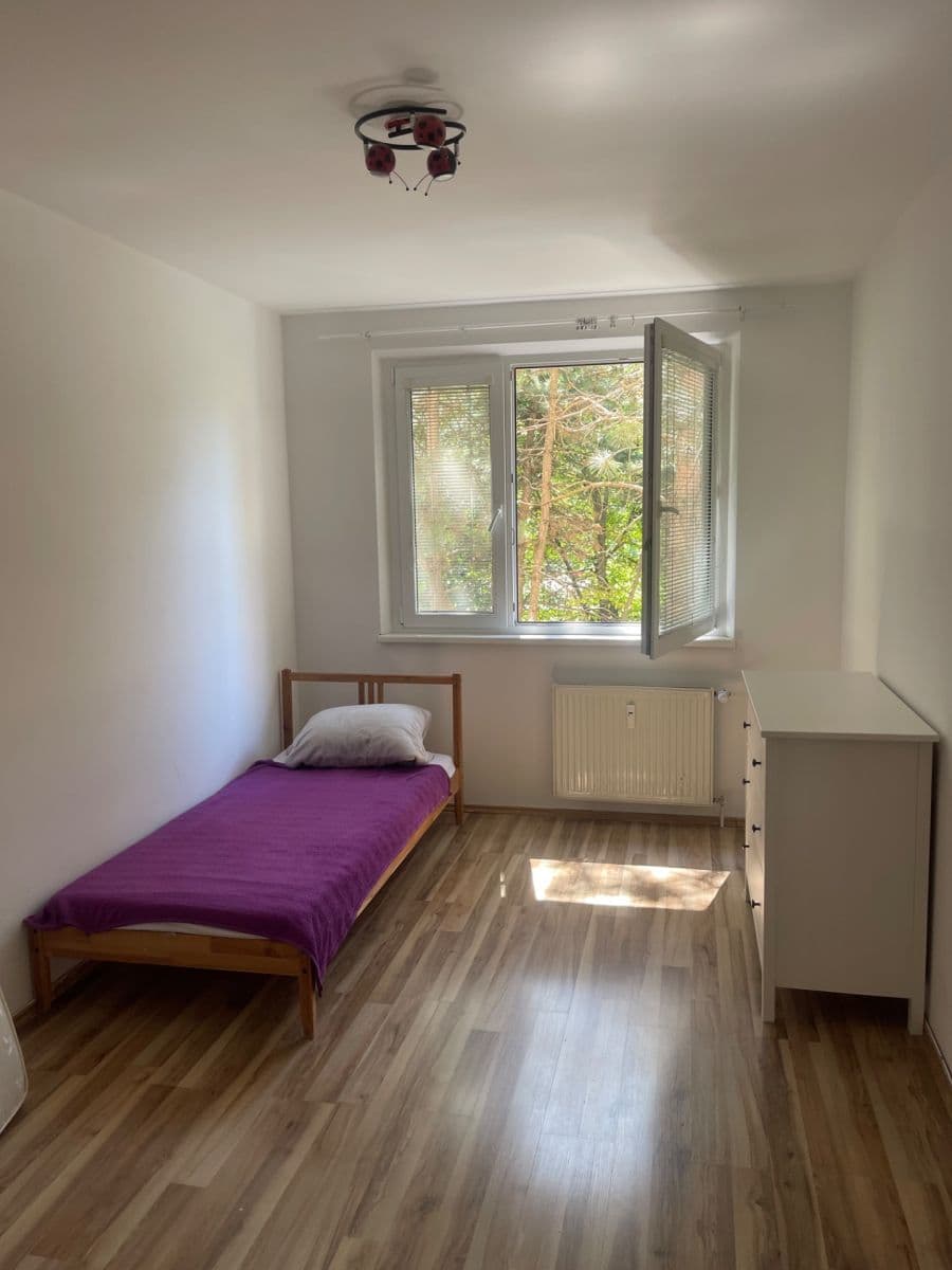 Prenájom bytu 4-izbový 83 m², Námestie hraničiarov, Petržalka, Bratislavský kraj Prenájom bytu 4-izbový 83 m², Námestie hraničiarov, Petržalka, Bratislavský kraj
