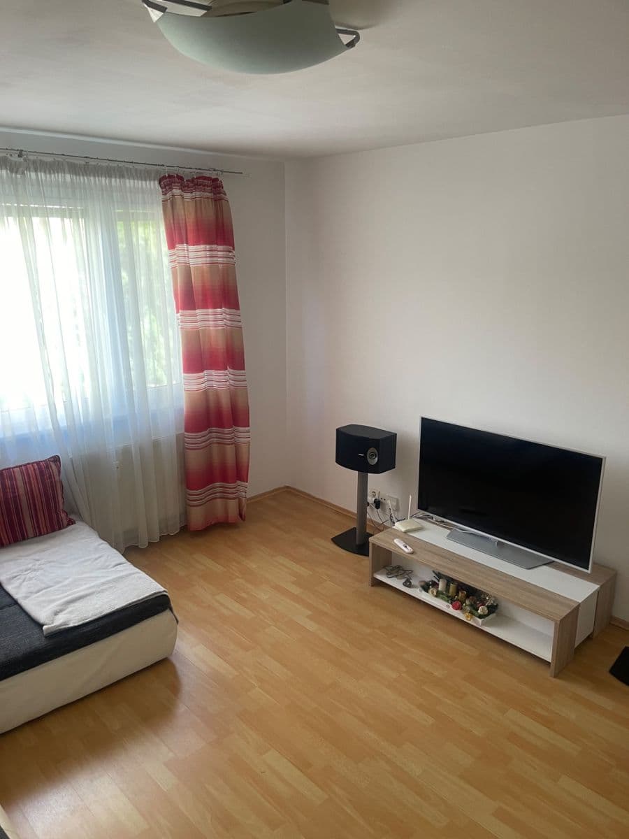 Prenájom bytu 4-izbový 83 m², Námestie hraničiarov, Petržalka, Bratislavský kraj Prenájom bytu 4-izbový 83 m², Námestie hraničiarov, Petržalka, Bratislavský kraj