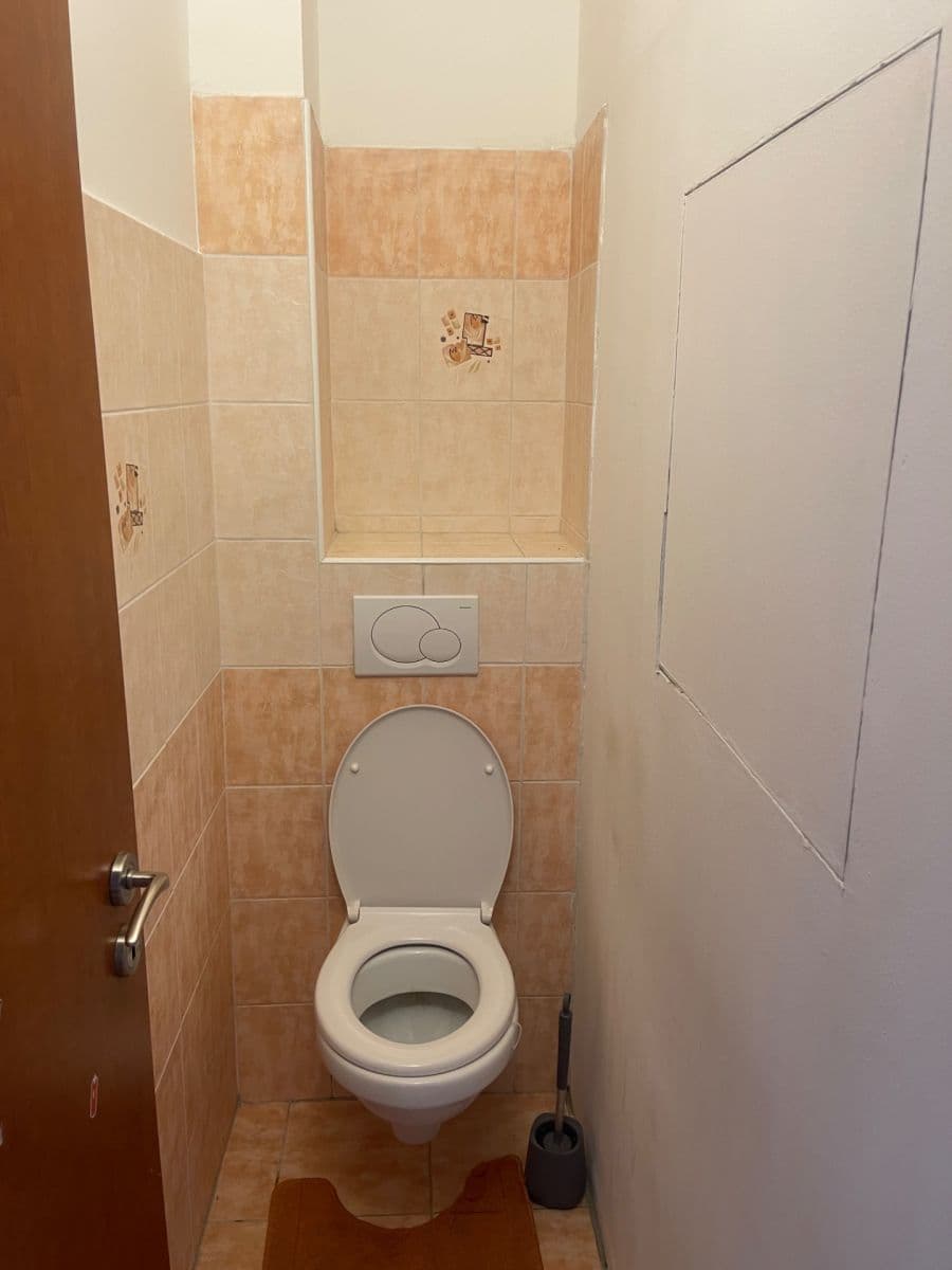 Prenájom bytu 4-izbový 83 m², Námestie hraničiarov, Petržalka, Bratislavský kraj Prenájom bytu 4-izbový 83 m², Námestie hraničiarov, Petržalka, Bratislavský kraj