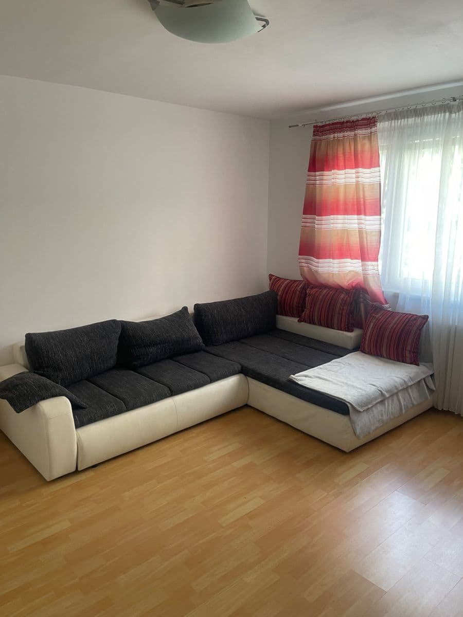 Prenájom bytu 4-izbový 83 m², Námestie hraničiarov, Petržalka, Bratislavský kraj Prenájom bytu 4-izbový 83 m², Námestie hraničiarov, Petržalka, Bratislavský kraj