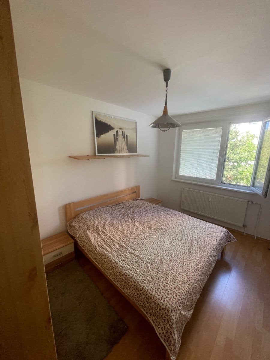 Prenájom bytu 4-izbový 83 m², Námestie hraničiarov, Petržalka, Bratislavský kraj Prenájom bytu 4-izbový 83 m², Námestie hraničiarov, Petržalka, Bratislavský kraj