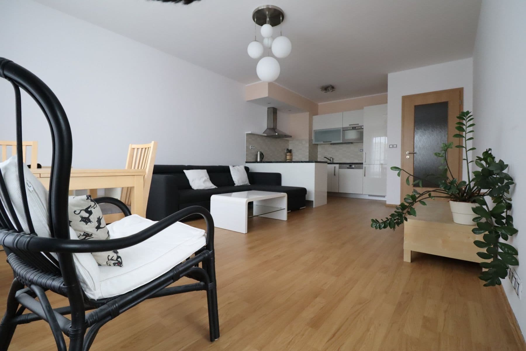 Prenájom bytu 3-izbový 71 m², Chlebovická, Praha, Praha Prenájom bytu 3-izbový 71 m², Chlebovická, Praha, Praha