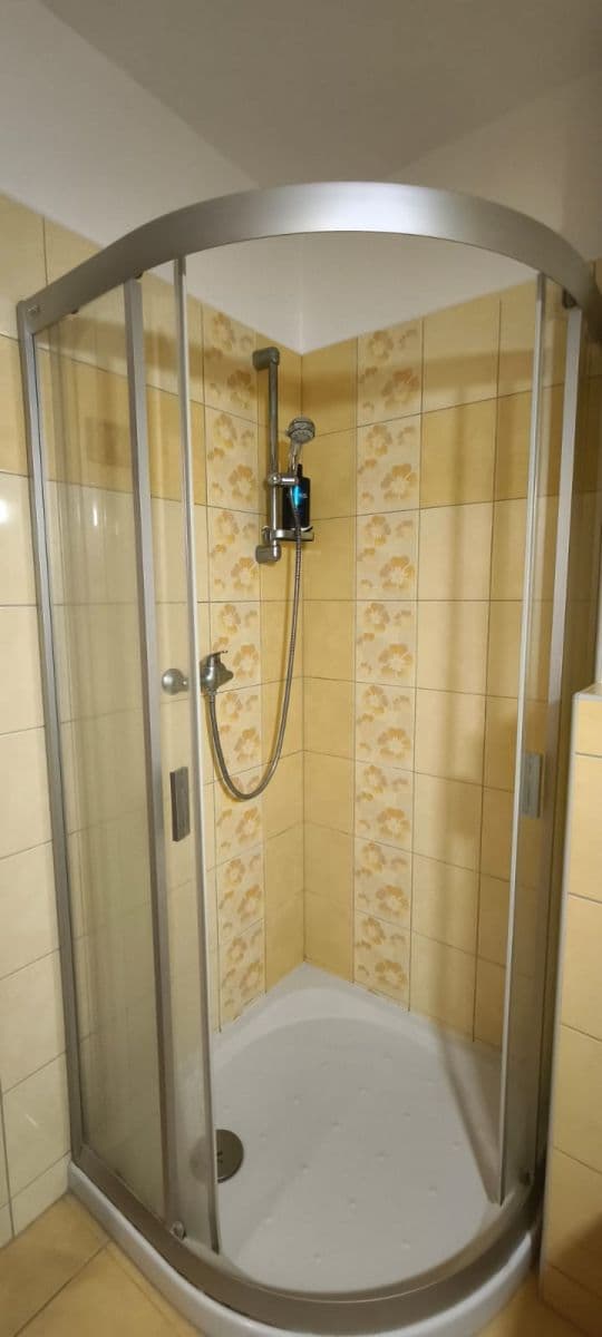 Prenájom bytu 2-izbový 39 m², Kpt. Jaroše, Tábor, Jihočeský kraj Prenájom bytu 2-izbový 39 m², Kpt. Jaroše, Tábor, Jihočeský kraj