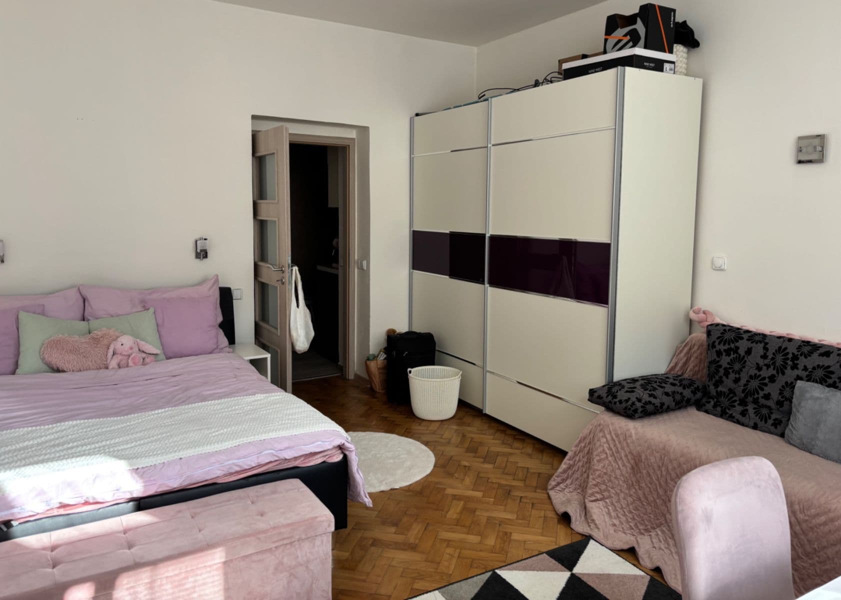 Prenájom bytu 1-izbový 30 m², Žitomírská, Praha, Praha Prenájom bytu 1-izbový 30 m², Žitomírská, Praha, Praha