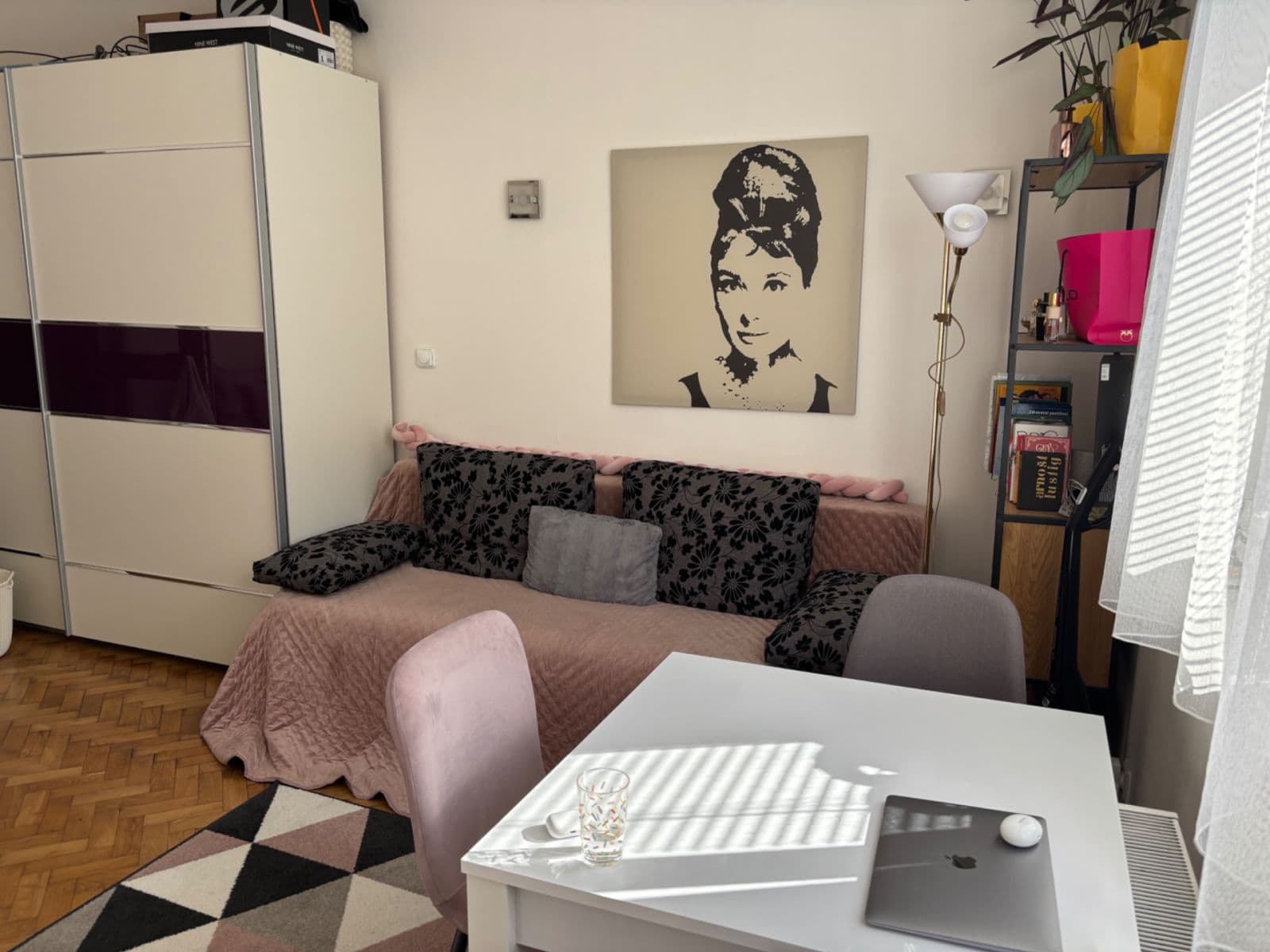 Prenájom bytu 1-izbový 30 m², Žitomírská, Praha, Praha Prenájom bytu 1-izbový 30 m², Žitomírská, Praha, Praha