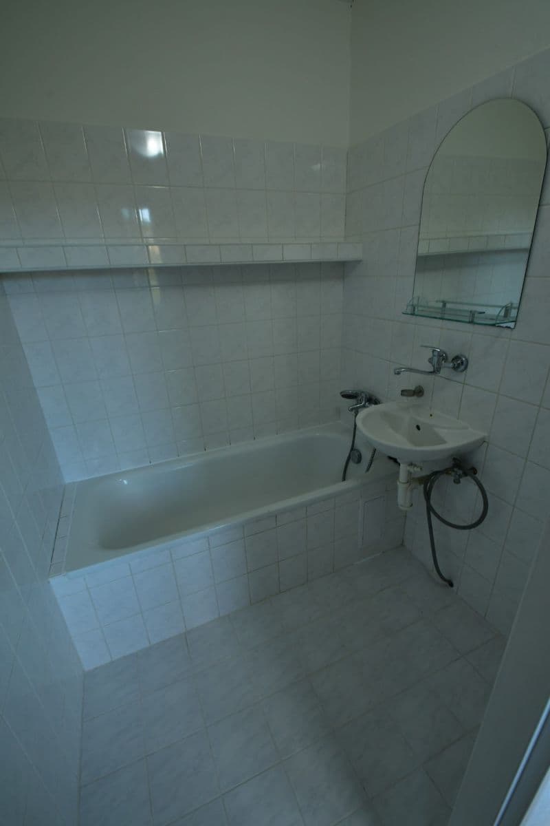 Prenájom bytu 3-izbový 75 m², Družba, Brumov-Bylnice, Zlínský kraj Prenájom bytu 3-izbový 75 m², Družba, Brumov-Bylnice, Zlínský kraj