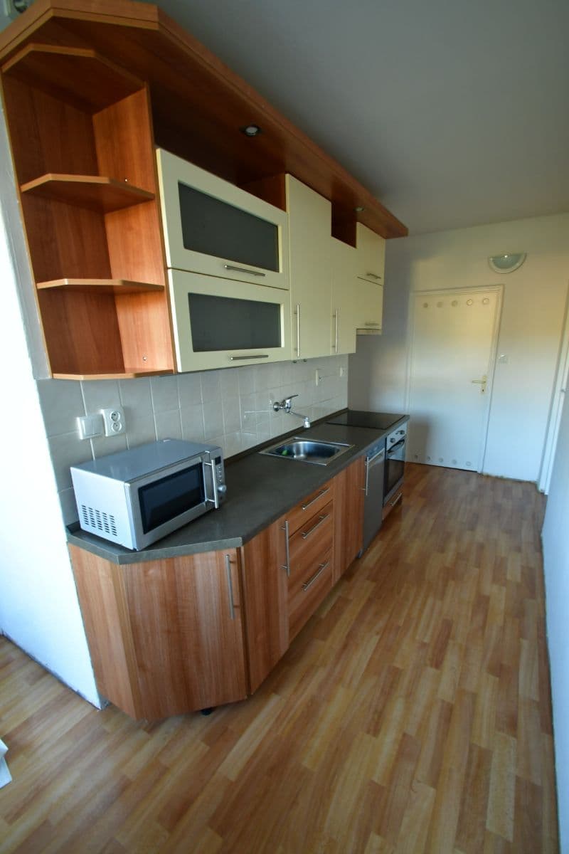 Prenájom bytu 3-izbový 75 m², Družba, Brumov-Bylnice, Zlínský kraj Prenájom bytu 3-izbový 75 m², Družba, Brumov-Bylnice, Zlínský kraj