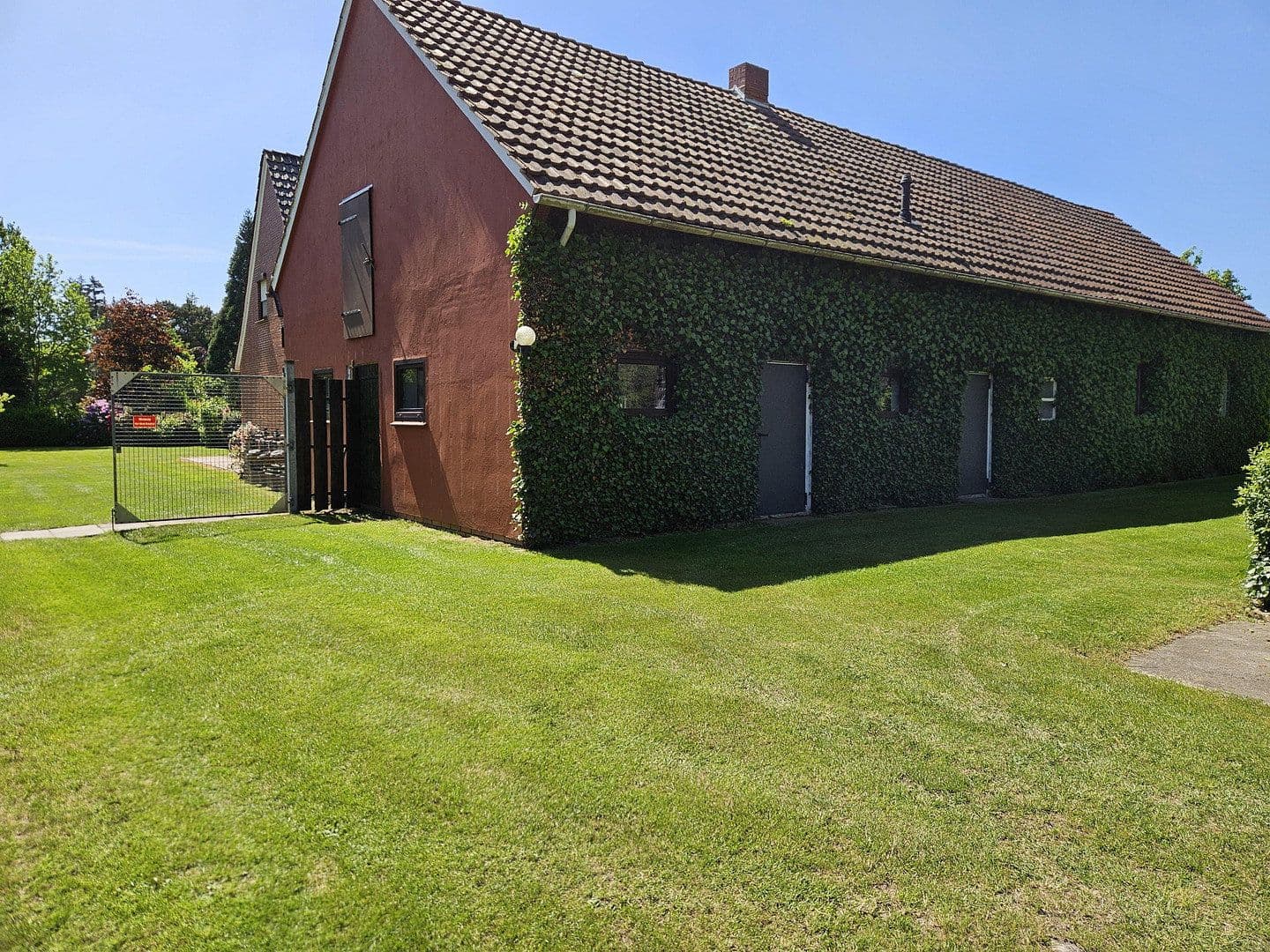 Predaj domu 243 m², pozemek 3.556 m², Barver, Dolné Sasko Predaj domu 243 m², pozemek 3.556 m², Barver, Dolné Sasko