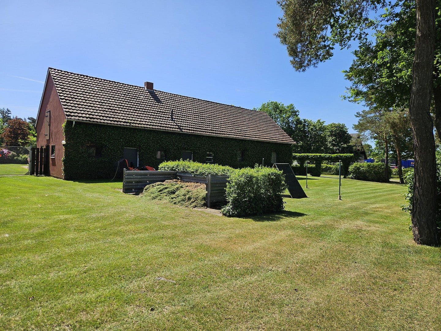 Predaj domu 243 m², pozemek 3.556 m², Barver, Dolné Sasko Predaj domu 243 m², pozemek 3.556 m², Barver, Dolné Sasko