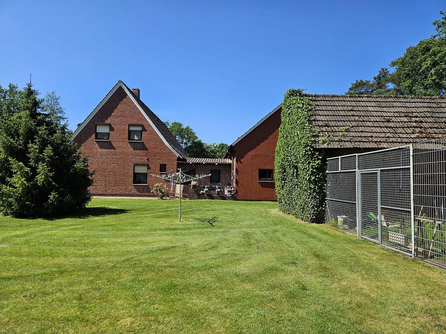 Predaj domu 243 m², pozemek 3.556 m², Barver, Dolné Sasko Predaj domu 243 m², pozemek 3.556 m², Barver, Dolné Sasko