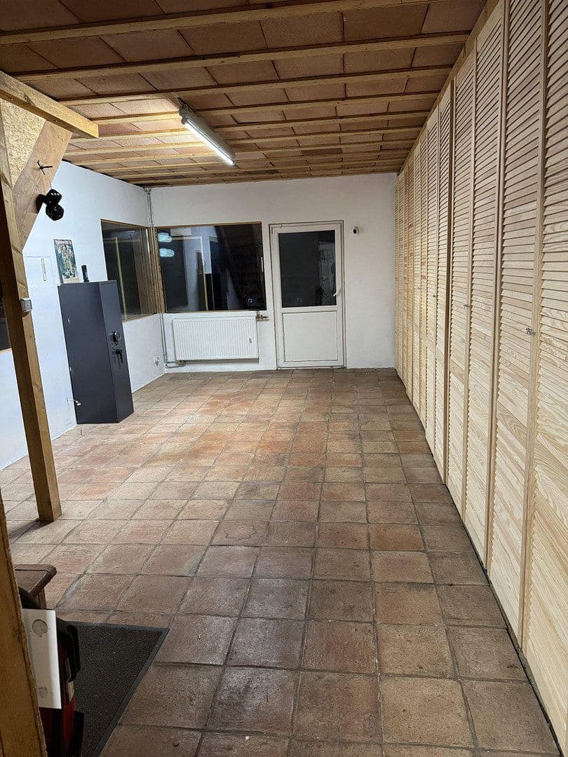 Predaj nebytového priestoru 5.404 m², Zur Alten Landebahn 8, Neuhardenberg, Brandenbursko Predaj nebytového priestoru 5.404 m², Zur Alten Landebahn 8, Neuhardenberg, Brandenbursko