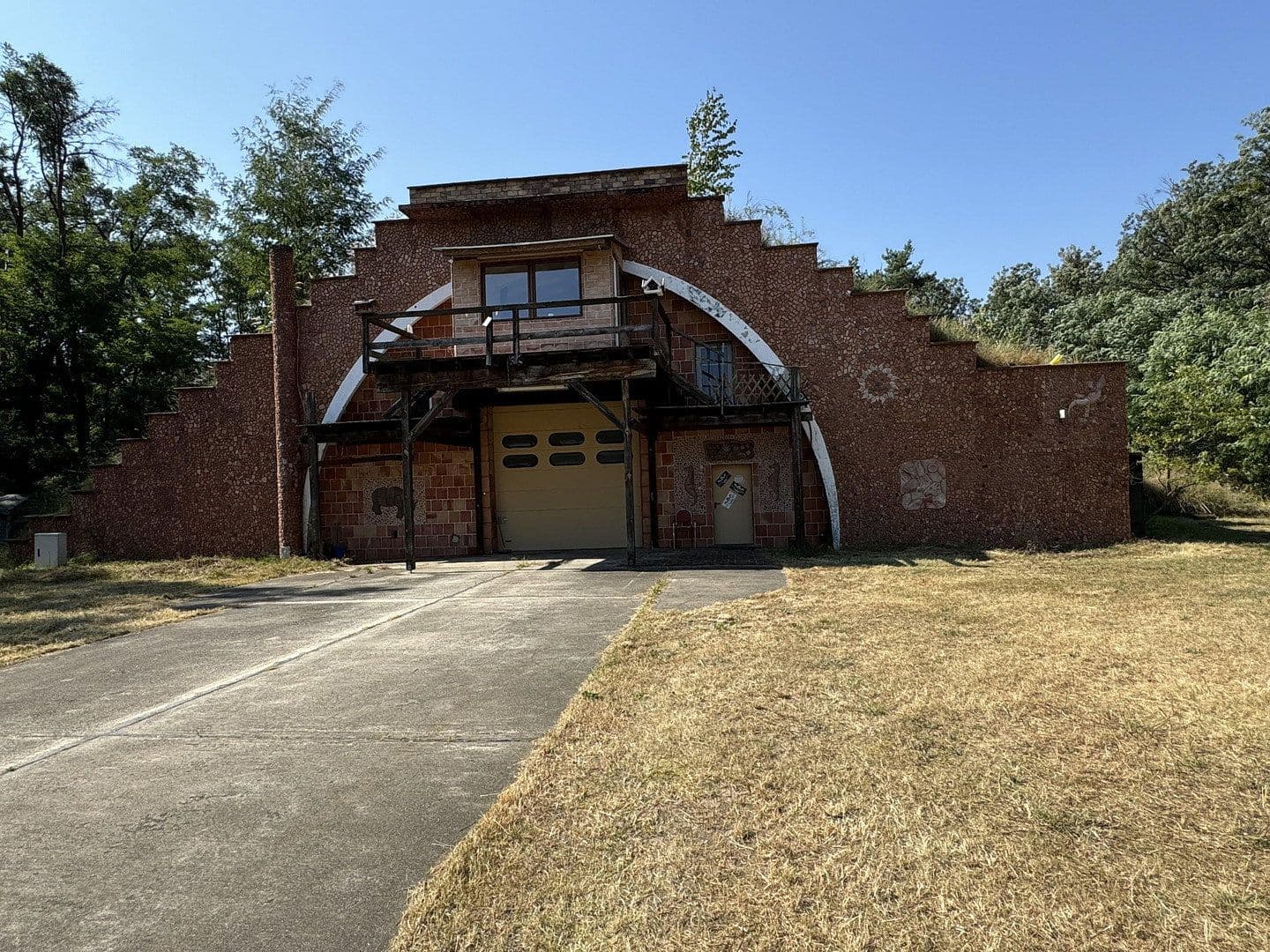 Predaj nebytového priestoru 5.404 m², Zur Alten Landebahn 8, Neuhardenberg, Brandenbursko Predaj nebytového priestoru 5.404 m², Zur Alten Landebahn 8, Neuhardenberg, Brandenbursko
