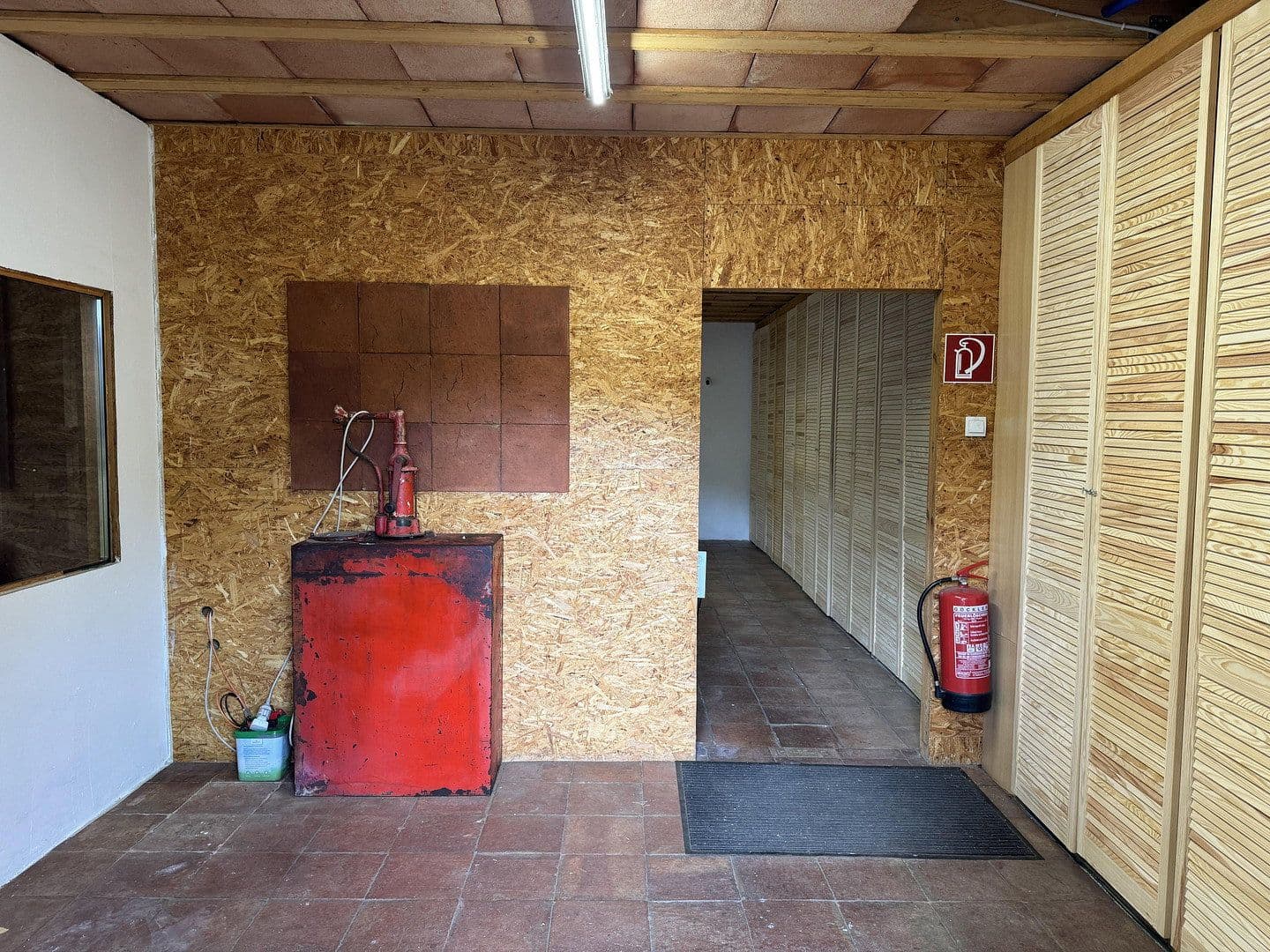 Predaj nebytového priestoru 5.404 m², Zur Alten Landebahn 8, Neuhardenberg, Brandenbursko Predaj nebytového priestoru 5.404 m², Zur Alten Landebahn 8, Neuhardenberg, Brandenbursko