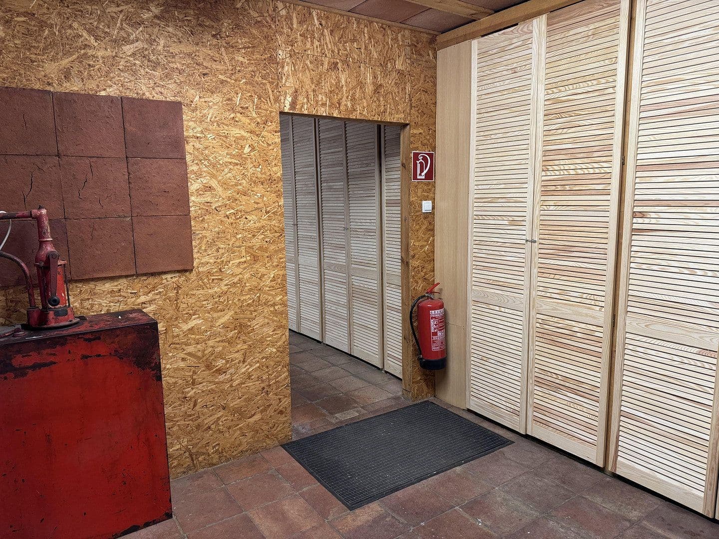 Predaj nebytového priestoru 5.404 m², Zur Alten Landebahn 8, Neuhardenberg, Brandenbursko Predaj nebytového priestoru 5.404 m², Zur Alten Landebahn 8, Neuhardenberg, Brandenbursko