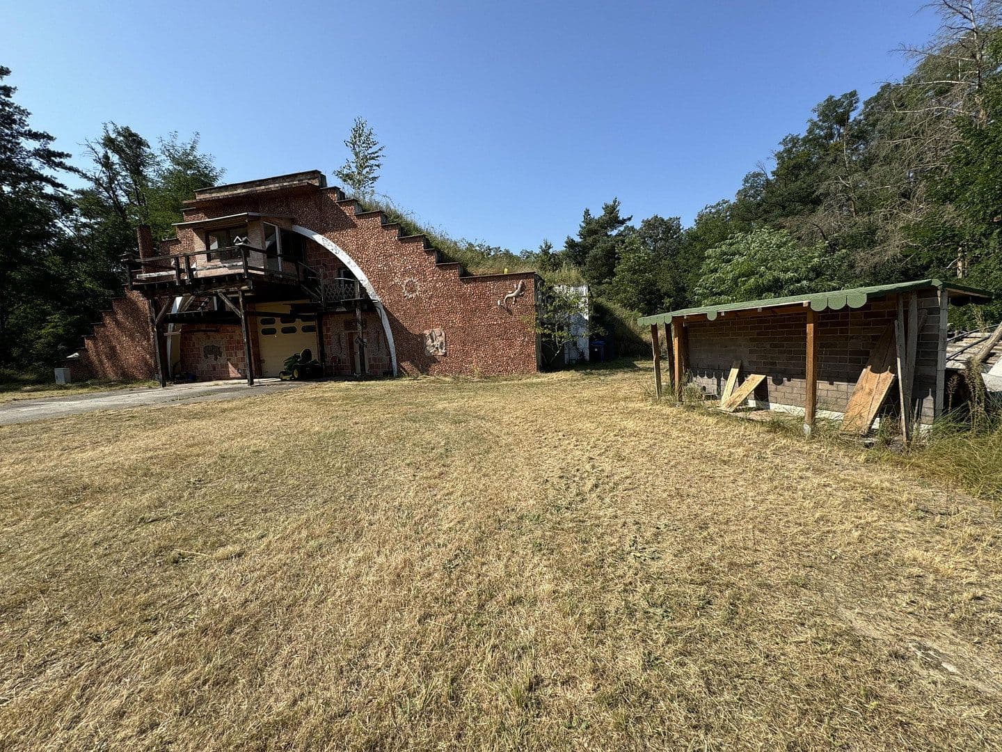 Predaj nebytového priestoru 5.404 m², Zur Alten Landebahn 8, Neuhardenberg, Brandenbursko Predaj nebytového priestoru 5.404 m², Zur Alten Landebahn 8, Neuhardenberg, Brandenbursko