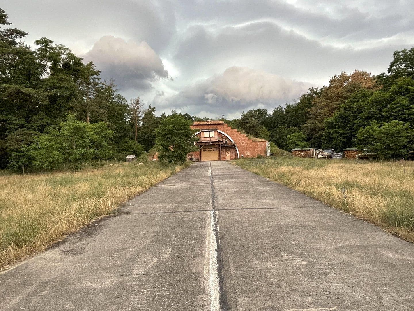 Predaj nebytového priestoru 5.404 m², Zur Alten Landebahn 8, Neuhardenberg, Brandenbursko Predaj nebytového priestoru 5.404 m², Zur Alten Landebahn 8, Neuhardenberg, Brandenbursko