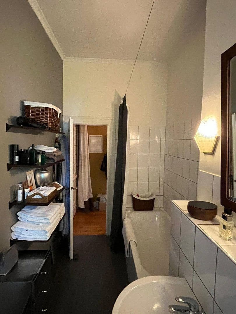 Prenájom bytu 4-izbový 115 m², Ludenberger Straße 11, düsseldorf, Severné Porýnie - Westfálsko Prenájom bytu 4-izbový 115 m², Ludenberger Straße 11, düsseldorf, Severné Porýnie - Westfálsko