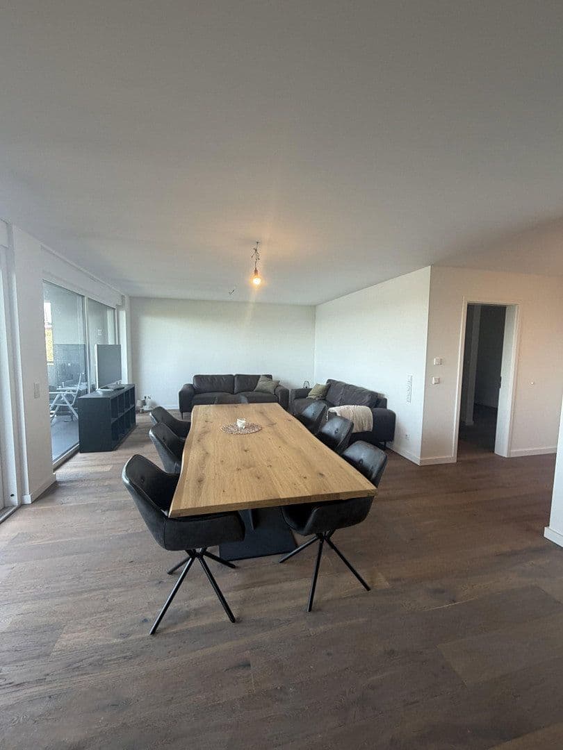 Prenájom bytu 3-izbový 118 m², Viktoriastr 43, Bochum, Severné Porýnie - Westfálsko Prenájom bytu 3-izbový 118 m², Viktoriastr 43, Bochum, Severné Porýnie - Westfálsko