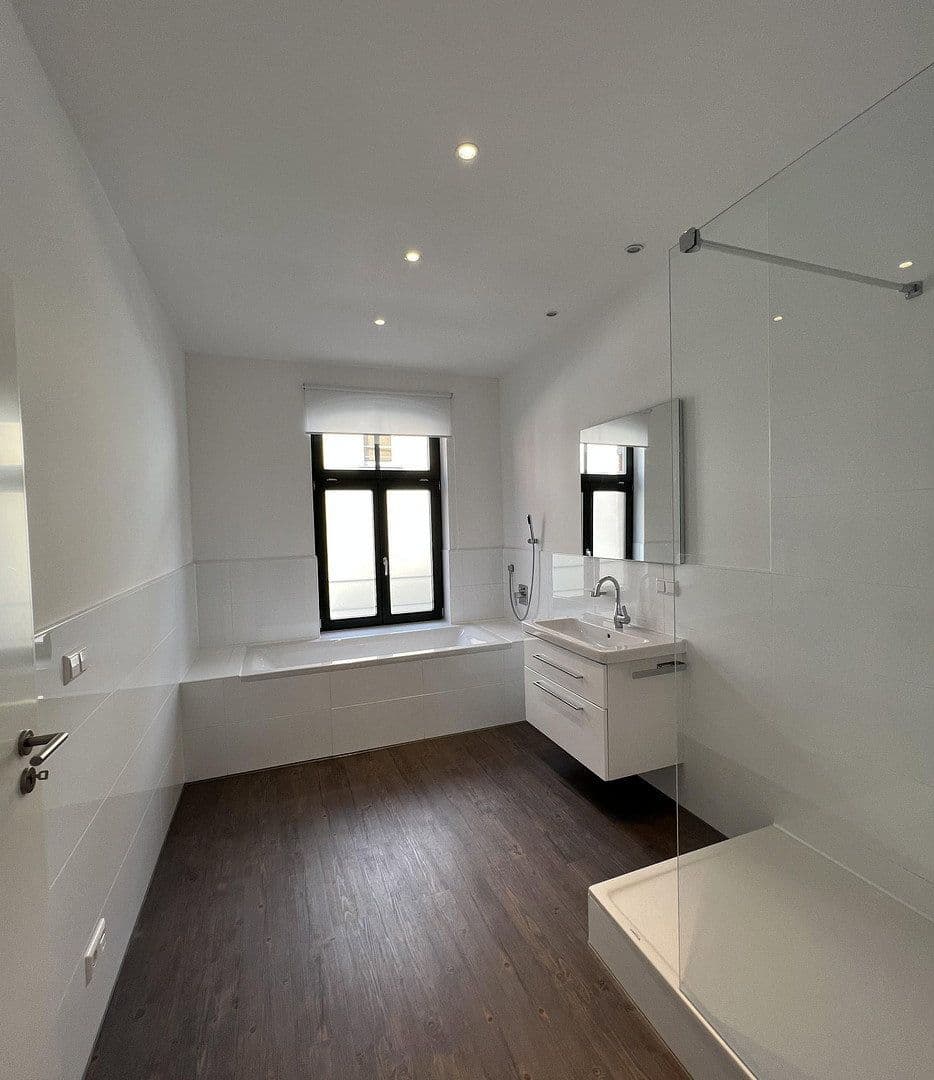 Prenájom bytu 2-izbový 95 m², Innere Plauensche Str.21, Zwickau, Sasko Prenájom bytu 2-izbový 95 m², Innere Plauensche Str.21, Zwickau, Sasko