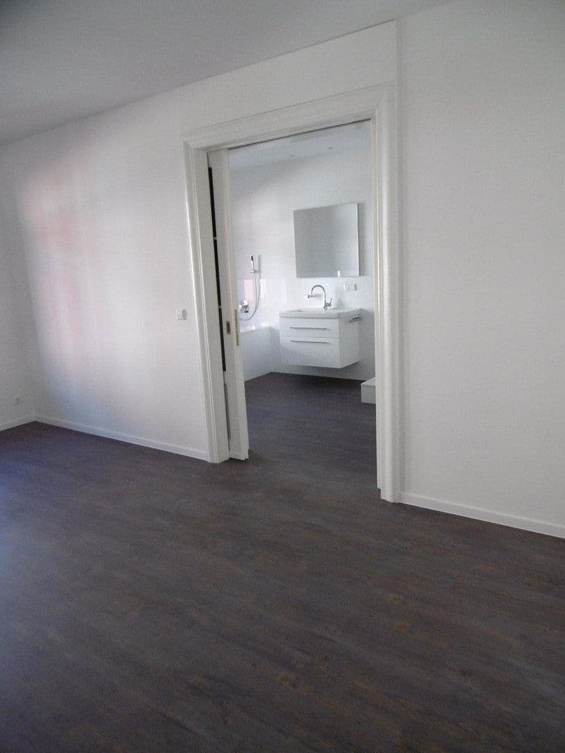 Prenájom bytu 2-izbový 95 m², Innere Plauensche Str.21, Zwickau, Sasko Prenájom bytu 2-izbový 95 m², Innere Plauensche Str.21, Zwickau, Sasko