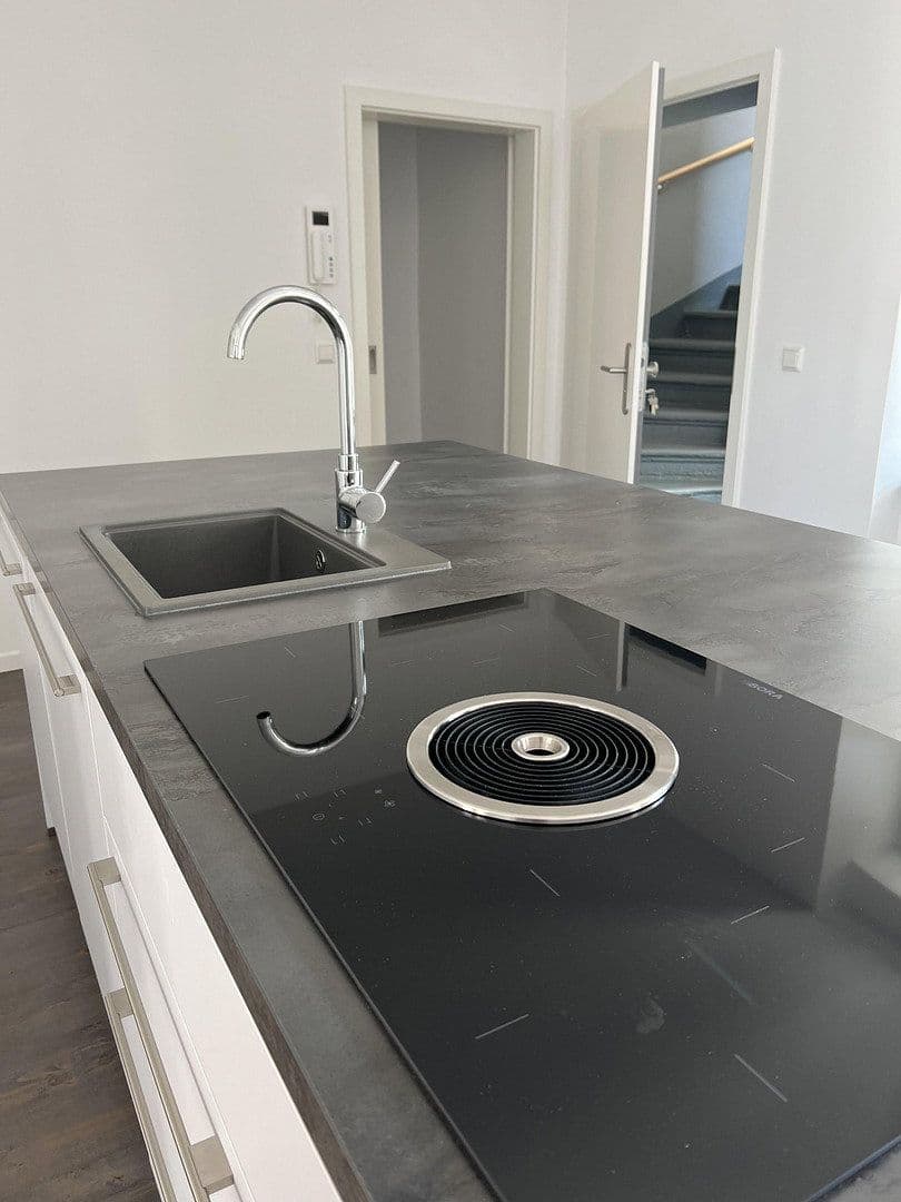 Prenájom bytu 2-izbový 95 m², Innere Plauensche Str.21, Zwickau, Sasko Prenájom bytu 2-izbový 95 m², Innere Plauensche Str.21, Zwickau, Sasko