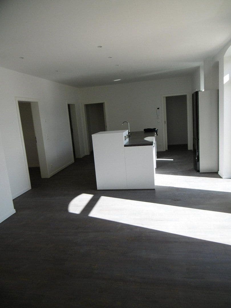 Prenájom bytu 2-izbový 95 m², Innere Plauensche Str.21, Zwickau, Sasko Prenájom bytu 2-izbový 95 m², Innere Plauensche Str.21, Zwickau, Sasko