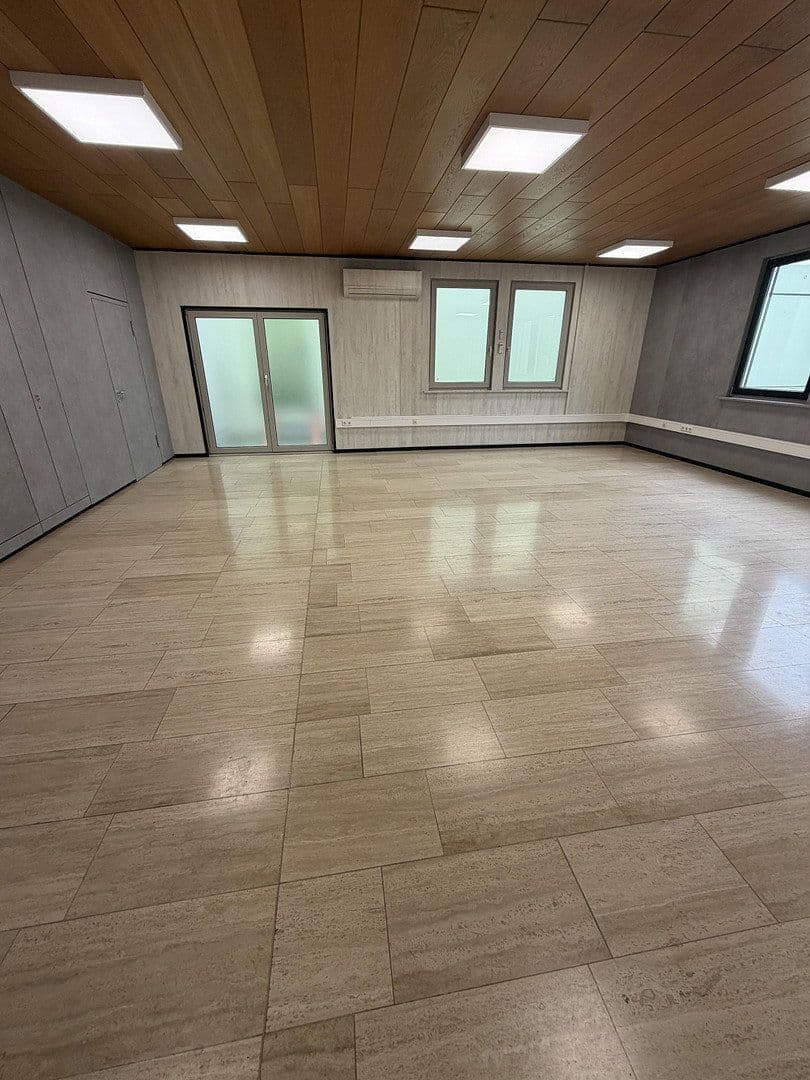 Prenájom nebytového priestoru 400 m², Esslingerstr.18, Altbach, Bádensko-Wurttembersko Prenájom nebytového priestoru 400 m², Esslingerstr.18, Altbach, Bádensko-Wurttembersko