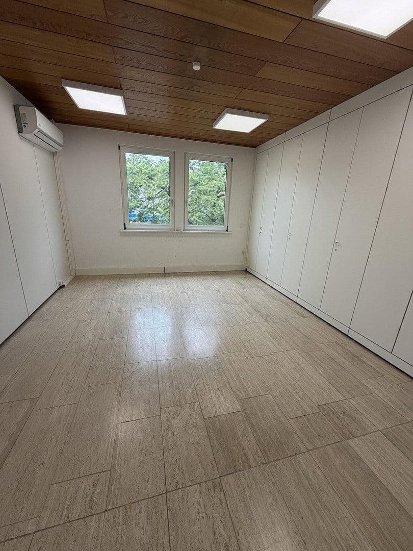 Prenájom nebytového priestoru 400 m², Esslingerstr.18, Altbach, Bádensko-Wurttembersko Prenájom nebytového priestoru 400 m², Esslingerstr.18, Altbach, Bádensko-Wurttembersko