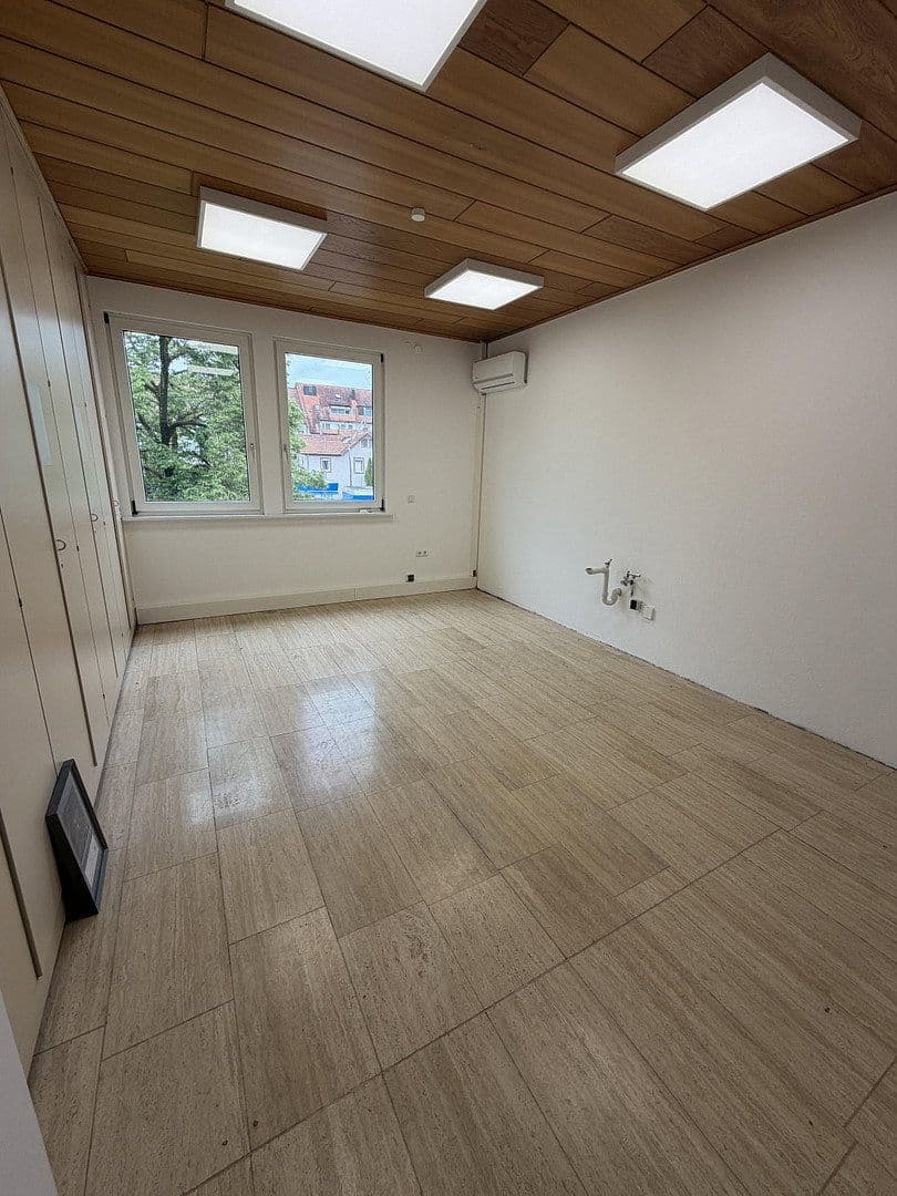 Prenájom nebytového priestoru 400 m², Esslingerstr.18, Altbach, Bádensko-Wurttembersko Prenájom nebytového priestoru 400 m², Esslingerstr.18, Altbach, Bádensko-Wurttembersko