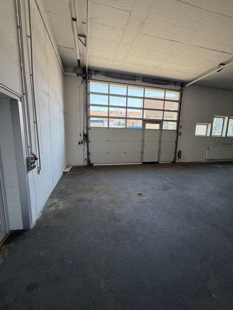 Prenájom nebytového priestoru 400 m², Esslingerstr.18, Altbach, Bádensko-Wurttembersko Prenájom nebytového priestoru 400 m², Esslingerstr.18, Altbach, Bádensko-Wurttembersko