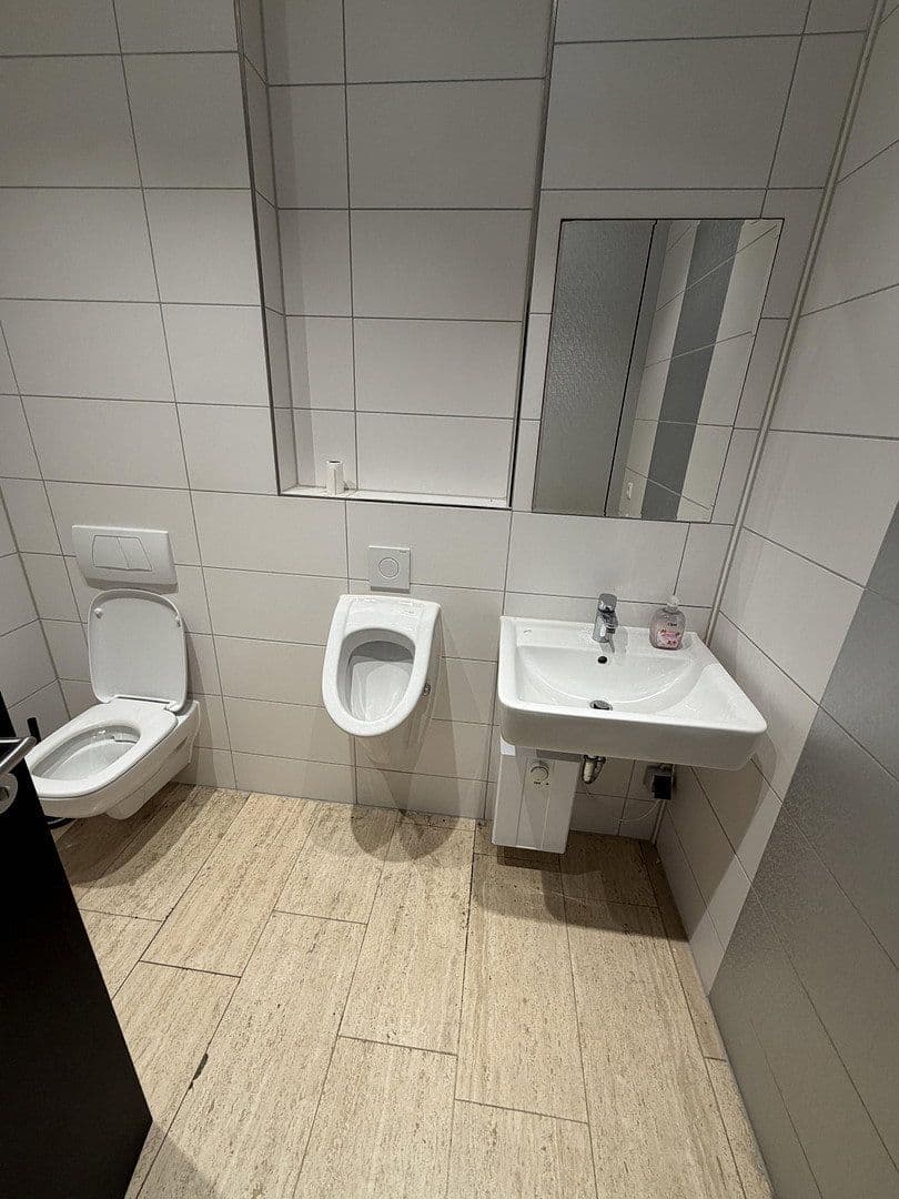 Prenájom nebytového priestoru 400 m², Esslingerstr.18, Altbach, Bádensko-Wurttembersko Prenájom nebytového priestoru 400 m², Esslingerstr.18, Altbach, Bádensko-Wurttembersko