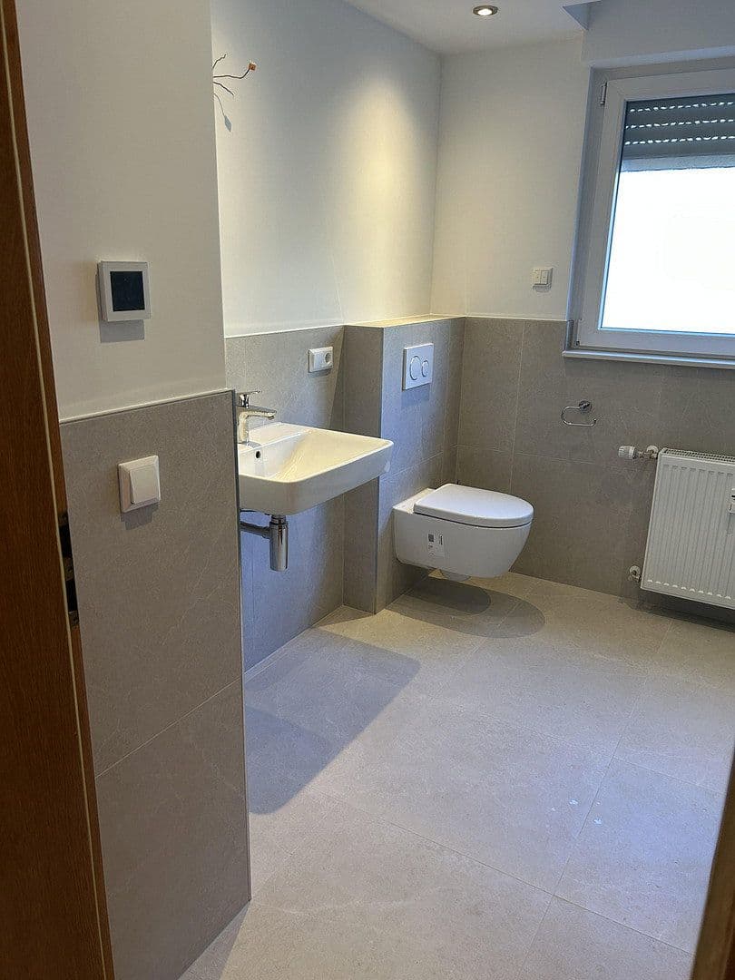 Prenájom bytu 3-izbový 82 m², Agnesstraße 25, Solingen, Severné Porýnie - Westfálsko Prenájom bytu 3-izbový 82 m², Agnesstraße 25, Solingen, Severné Porýnie - Westfálsko