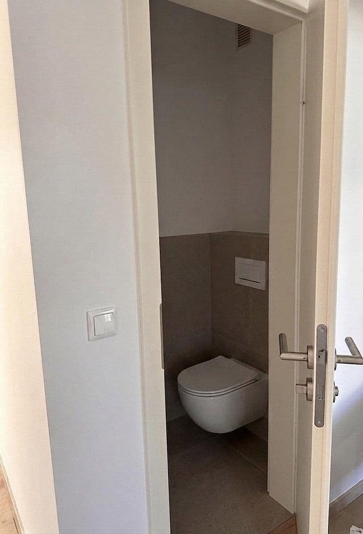 Prenájom bytu 4-izbový 72 m², Köln, Severné Porýnie - Westfálsko Prenájom bytu 4-izbový 72 m², Köln, Severné Porýnie - Westfálsko