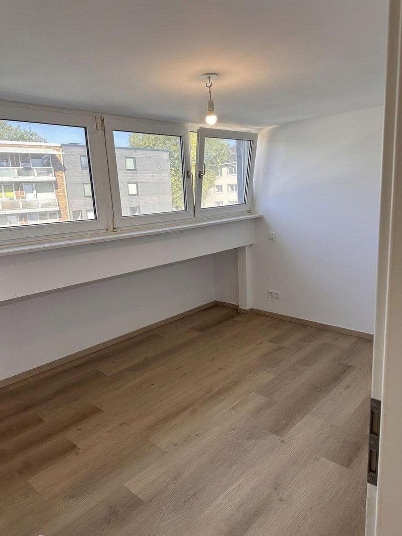 Prenájom bytu 4-izbový 72 m², Köln, Severné Porýnie - Westfálsko Prenájom bytu 4-izbový 72 m², Köln, Severné Porýnie - Westfálsko