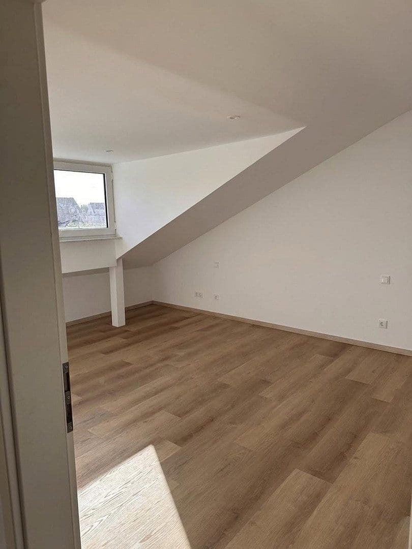 Prenájom bytu 4-izbový 72 m², Köln, Severné Porýnie - Westfálsko Prenájom bytu 4-izbový 72 m², Köln, Severné Porýnie - Westfálsko